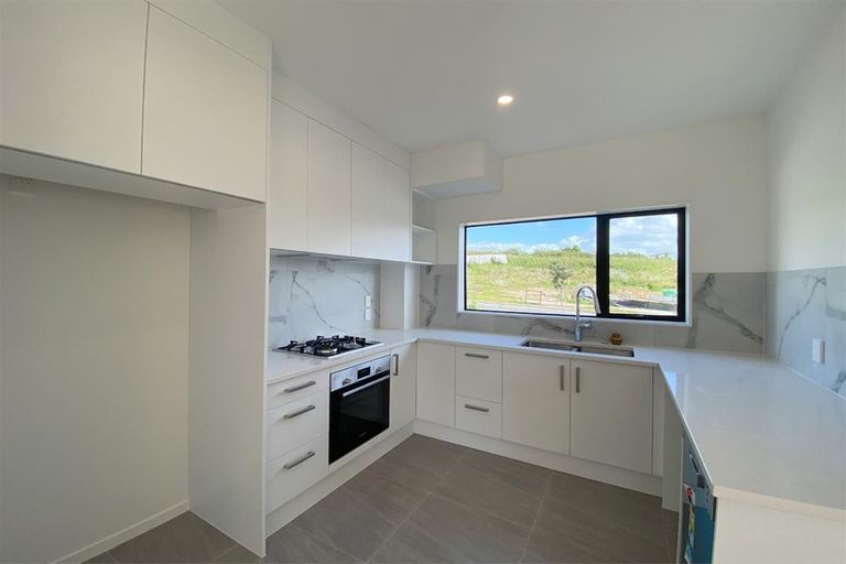 Photo of property in 35b Crestview Rise, Papakura, 2110