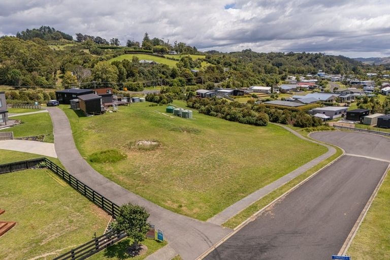 Photo of property in 2 Tinirau Place, Cooks Beach, 3591