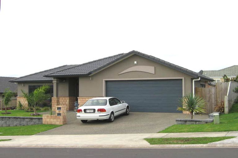 Photo of property in 17 Toledo Avenue, Henderson, Auckland, 0612