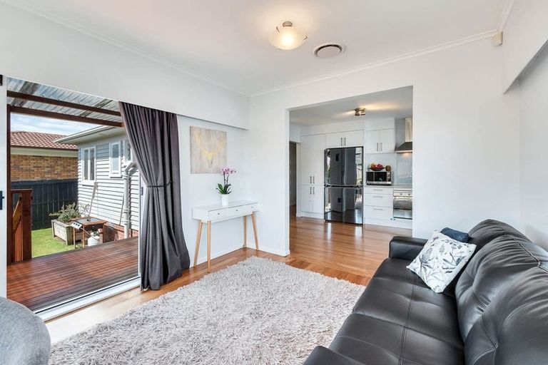 Photo of property in 1/1 Newington Road, Henderson, Auckland, 0612