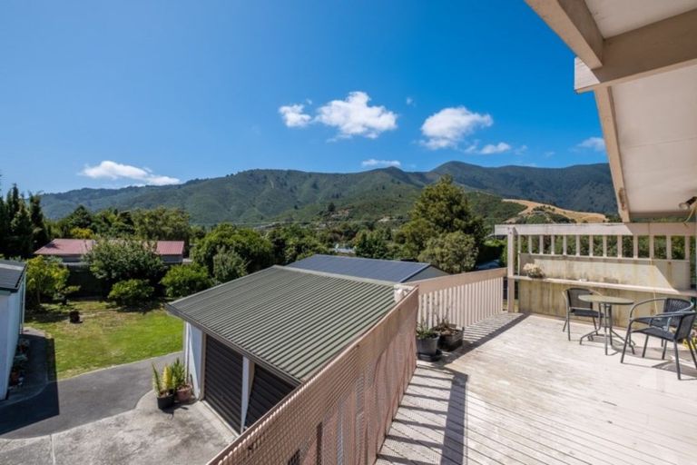 Photo of property in 5 Ranui Street, Waikawa, Picton, 7220