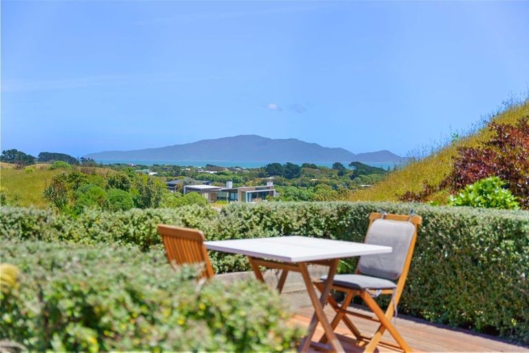 Photo of property in 104 Raukawa Road, Peka Peka, Waikanae, 5391