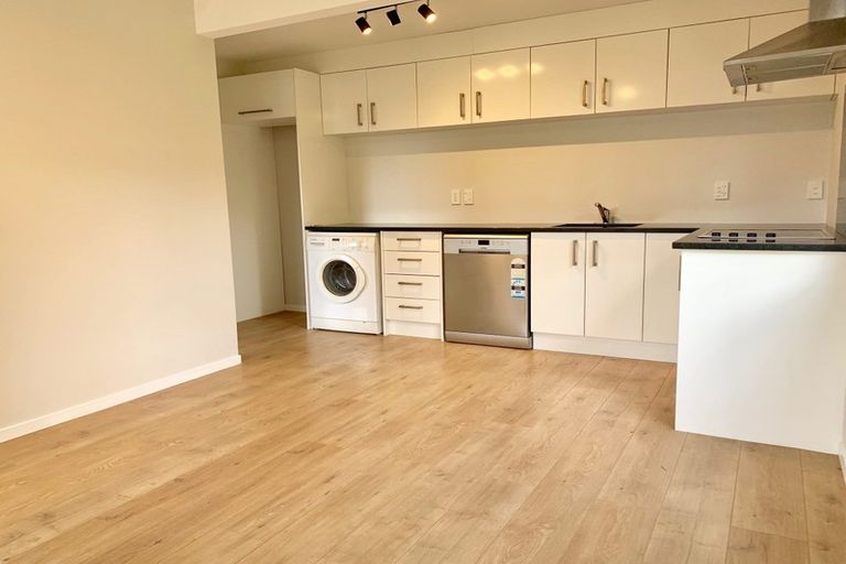 Photo of property in 39 Tamahere Drive, Glenfield, Auckland, 0629