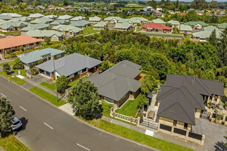 Photo of property in 158 Ruapehu Drive, Fitzherbert, Palmerston North, 4410