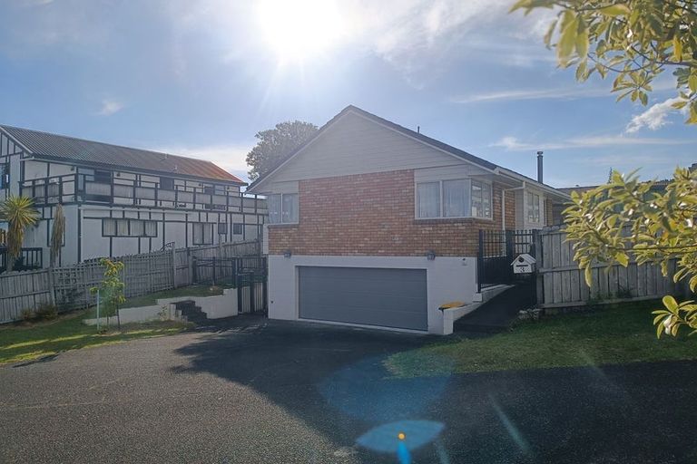 Photo of property in 3/166 Bradbury Road, Botany Downs, Auckland, 2010