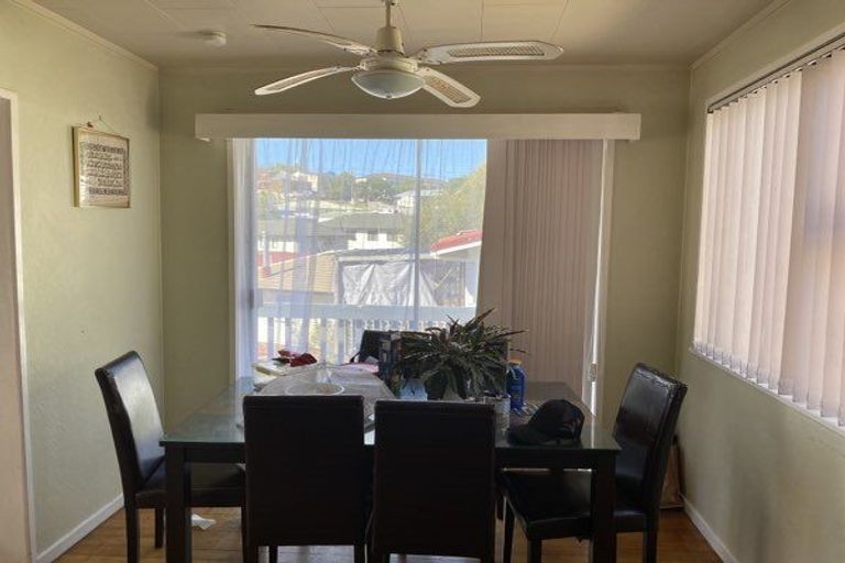 Photo of property in 1/17 Powrie Street, Glenfield, Auckland, 0629