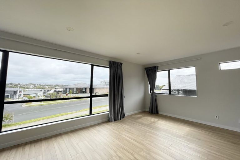 Photo of property in 35 Symes Drive, Red Beach, 0932