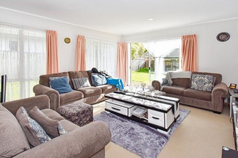 Photo of property in 18 Elderberry Road, Burswood, Auckland, 2013