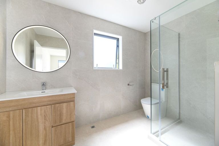 Photo of property in 2b Garner Place, Glenfield, Auckland, 0629