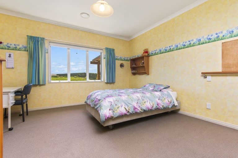 Photo of property in 9 Orakei Road, Kelvin Grove, Palmerston North, 4470