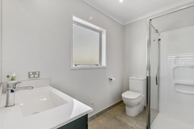 Photo of property in 92 Arran Point Parade, Orewa, 0931