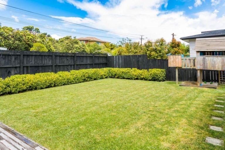 Photo of property in 1/51 Browns Bay Road, Browns Bay, Auckland, 0630