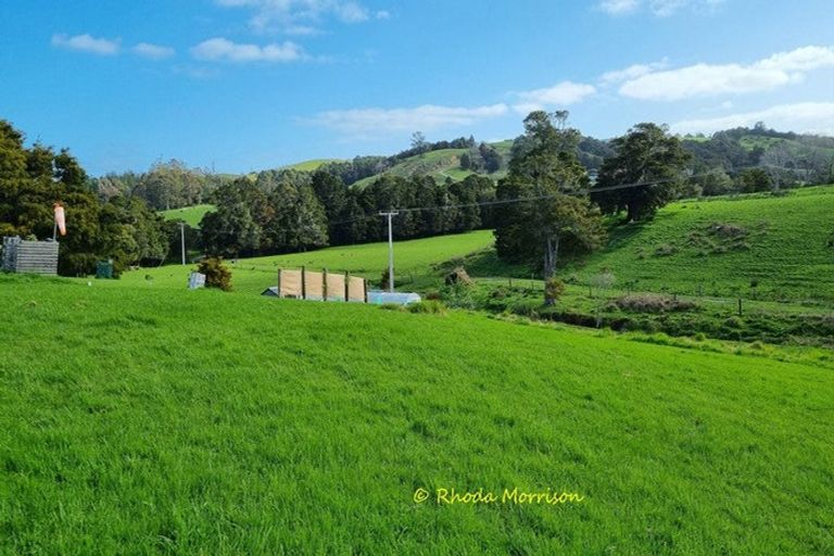 Photo of property in 12 Arahanga Road, Paparoa, 0571