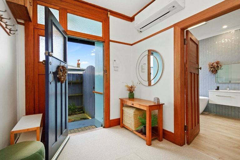 Photo of property in 7 Lawrence Street, Newtown, Wellington, 6021