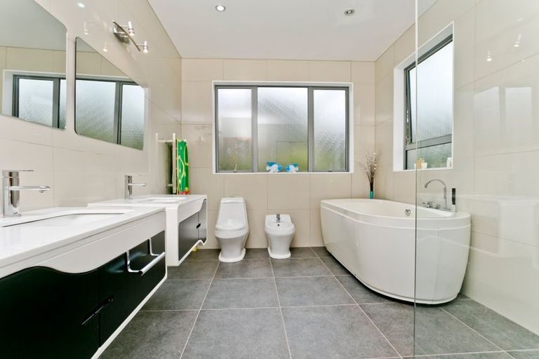 Photo of property in 16 Hobson Heights Road, Lucas Heights, Auckland, 0632