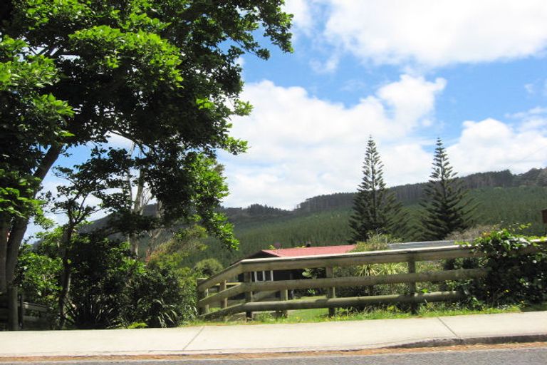 Photo of property in 323 Motutara Road, Muriwai, Waimauku, 0881