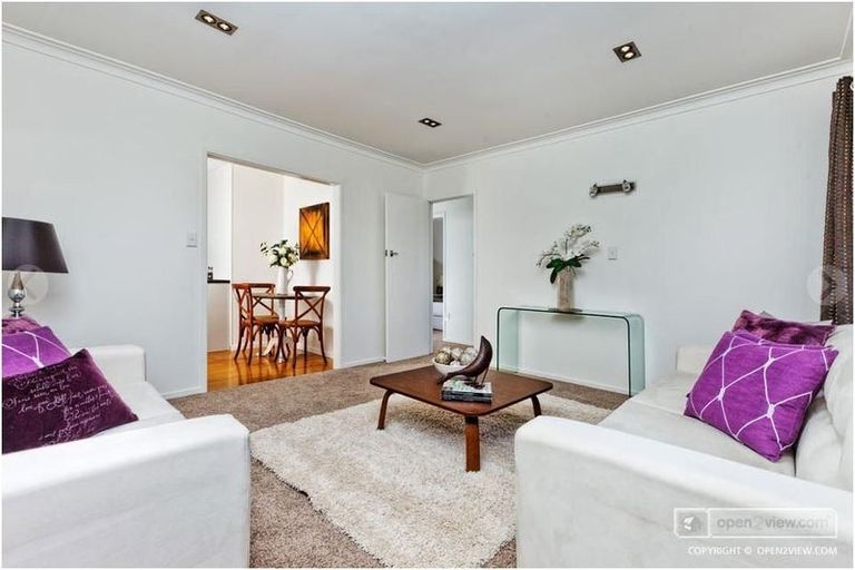 Photo of property in 2/4 Kowhai Road, Campbells Bay, Auckland, 0630