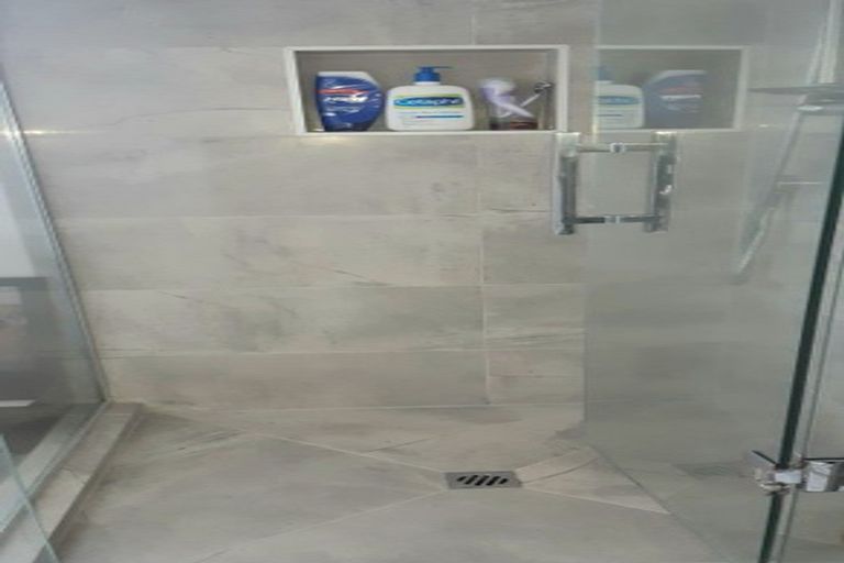 Photo of property in 12 Mallard Place, Unsworth Heights, Auckland, 0632