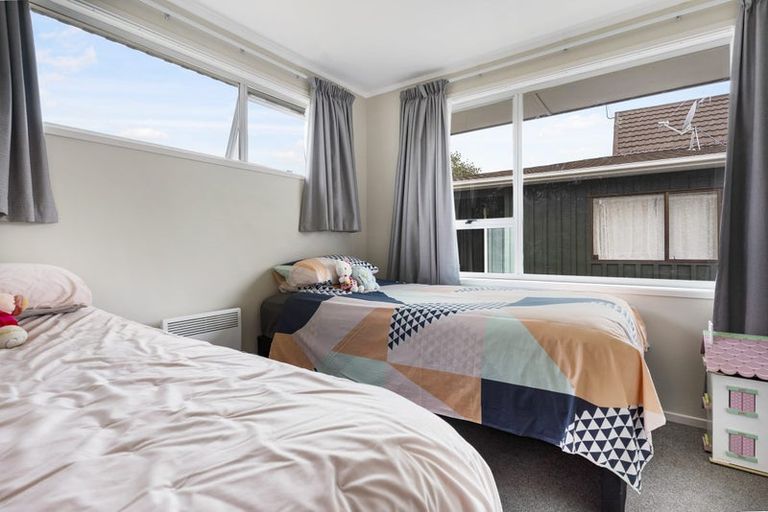 Photo of property in 17 Marcel Place, Glenfield, Auckland, 0629