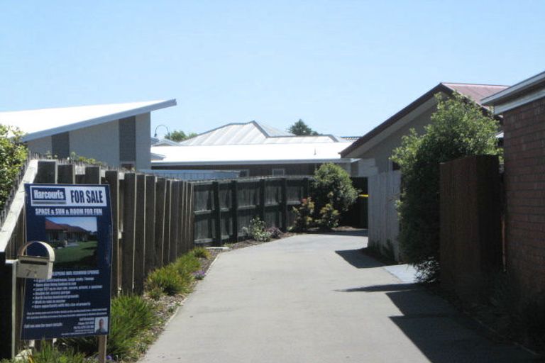 Photo of property in 71 Coolspring Way, Redwood, Christchurch, 8051