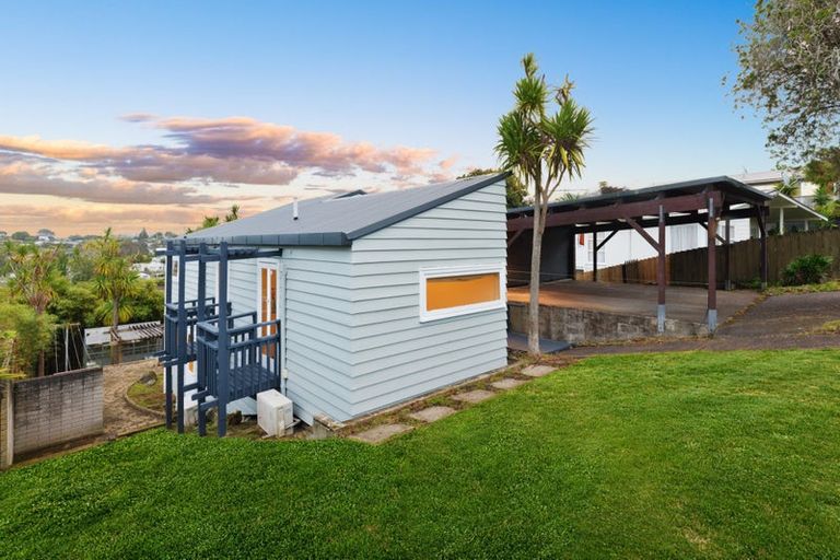 Photo of property in 6 Finn Place, Totara Vale, Auckland, 0629