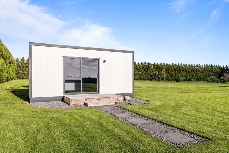 Photo of property in 39 Kairau Road East, Brixton, New Plymouth, 4373