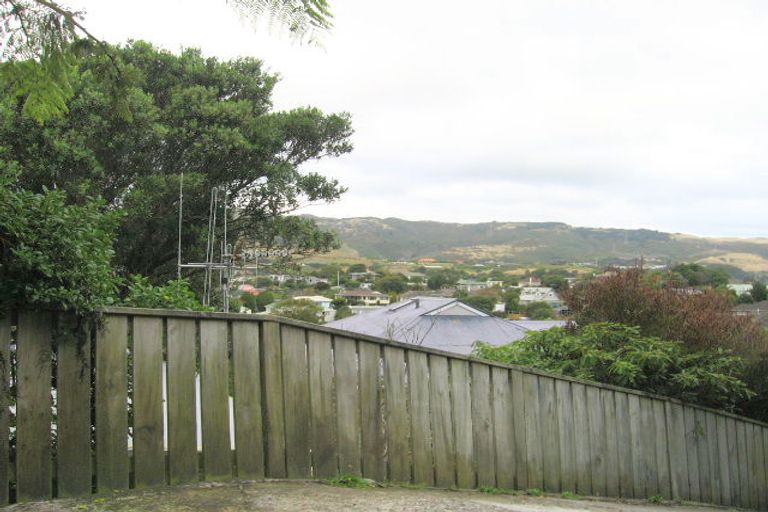 Photo of property in 5 Tainui Terrace, Tawa, Wellington, 5028