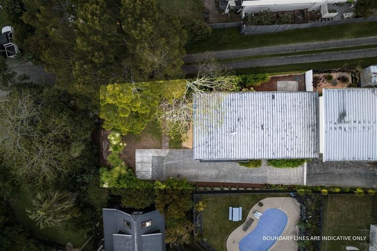 Photo of property in 2/18 Sealy Road, Torbay, Auckland, 0630