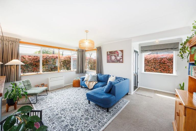 Photo of property in 2 Belfast Place, Roslyn, Palmerston North, 4414