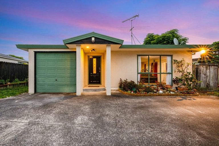 Photo of property in 7a Patrice Place, Massey, Auckland, 0614