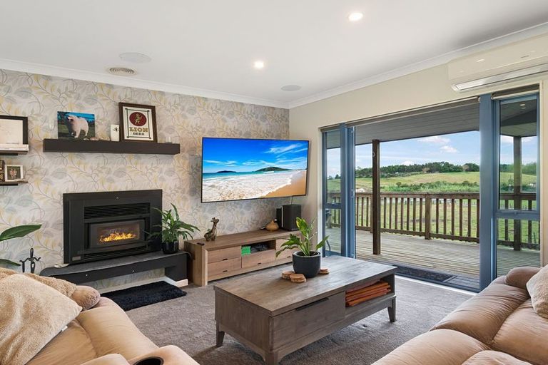 Photo of property in 141 Mangakura Road, Helensville, 0875