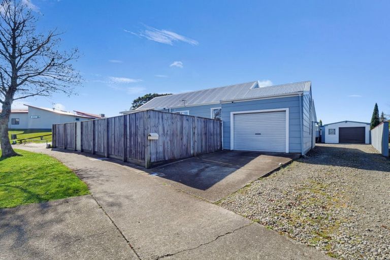 Photo of property in 64 Rhodes Drive, Kelvin Grove, Palmerston North, 4414