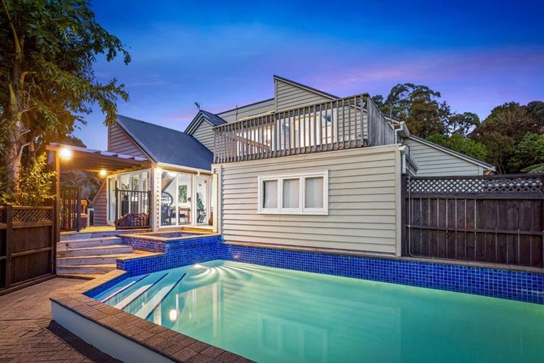 Photo of property in 8 Eucalyptus Place, Beach Haven, Auckland, 0626