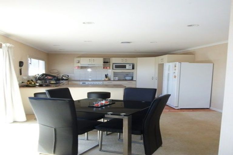 Photo of property in 4a Hugh Brown Drive, New Lynn, Auckland, 0600