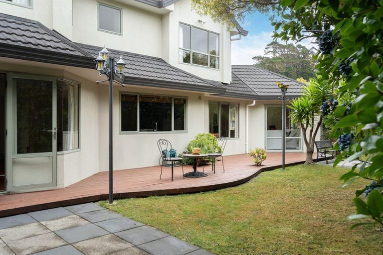 Photo of property in 6 Gresford Place, Churton Park, Wellington, 6037