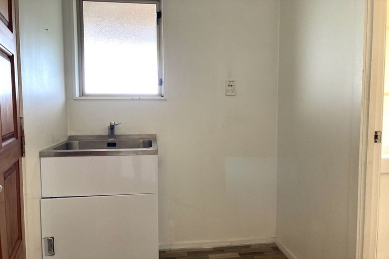 Photo of property in 36 Madigan Place, Glendene, Auckland, 0602