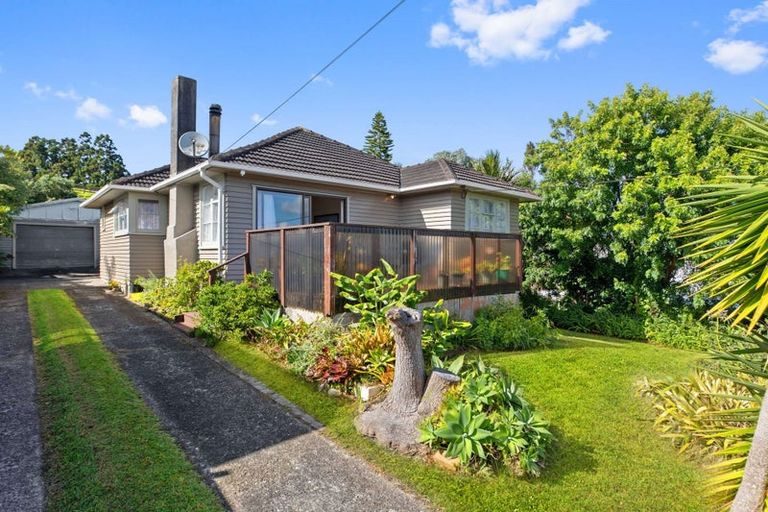 Photo of property in 38 Hand Road, Helensville, 0800