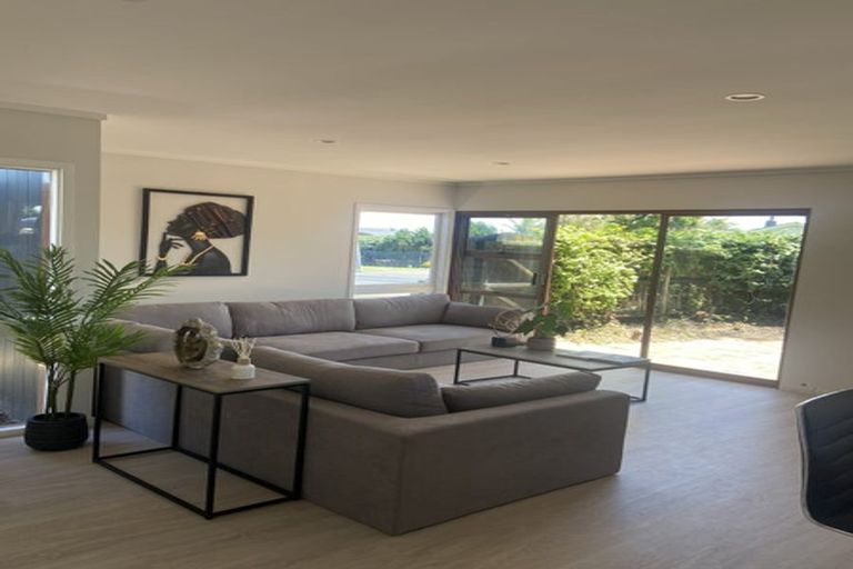 Photo of property in 1 Priestley Drive, Bucklands Beach, Auckland, 2014