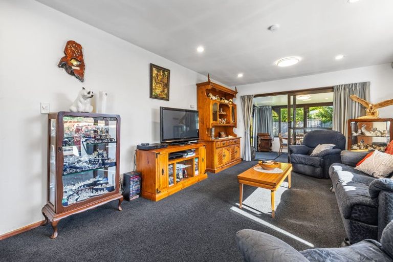 Photo of property in 15 Resolution Place, Bryndwr, Christchurch, 8053