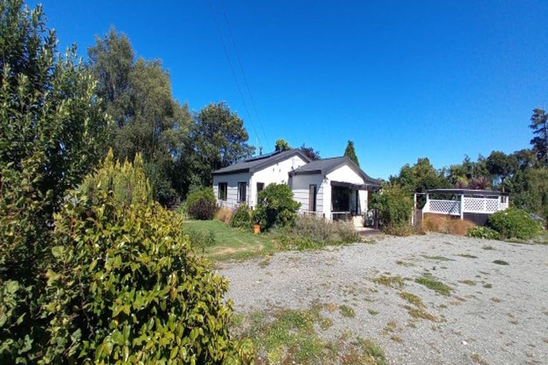 Photo of property in 33 Clifden Highway, Tuatapere, 9620