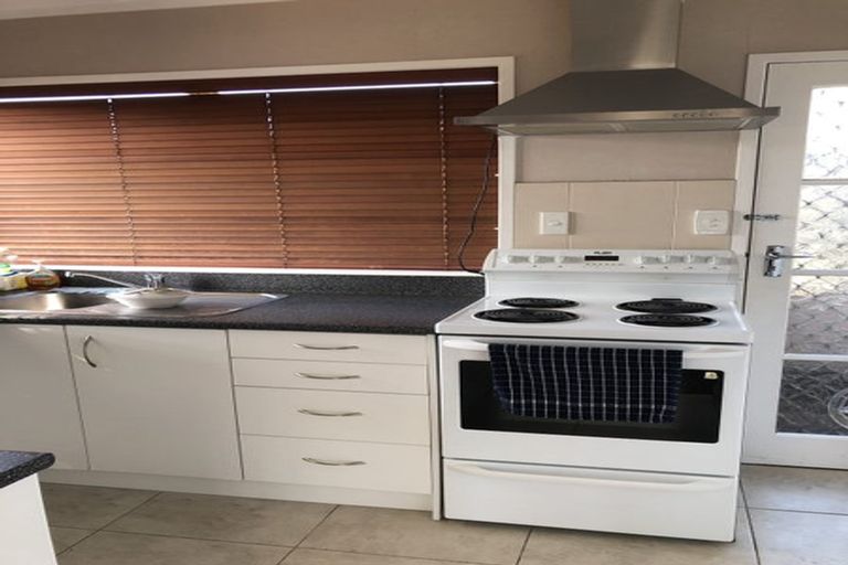 Photo of property in 1/9 Benygloe Place, Highland Park, Auckland, 2010