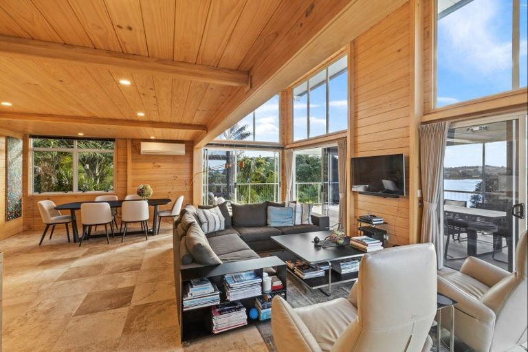 Photo of property in 42 Pohutukawa Avenue, Red Beach, 0932