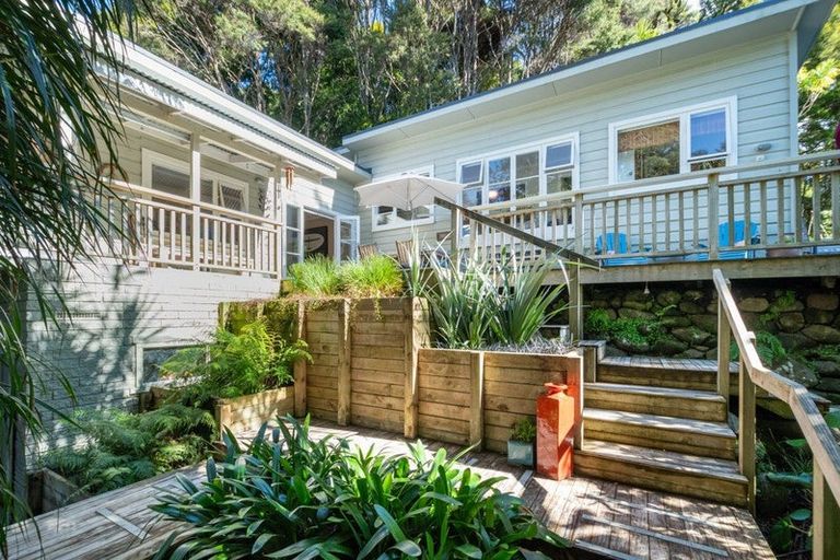 Photo of property in 80 Mountain Road, Henderson Valley, Auckland, 0612