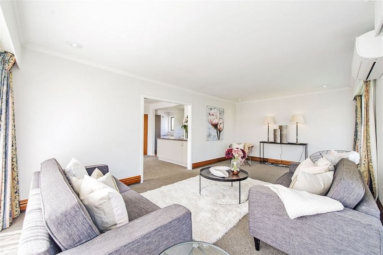 Photo of property in 33 Farquhars Road, Redwood, Christchurch, 8051
