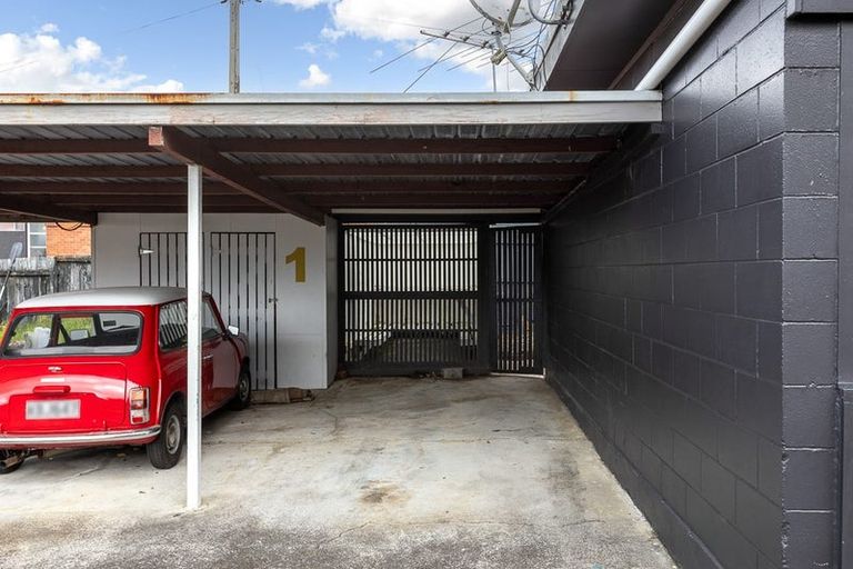 Photo of property in 1/125a Birkdale Road, Birkdale, Auckland, 0626