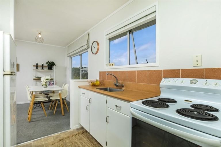 Photo of property in 2/13 Talavera Place, Te Atatu South, Auckland, 0602