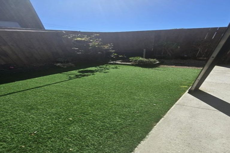 Photo of property in 2/5 Brandon Road, Glen Eden, Auckland, 0602