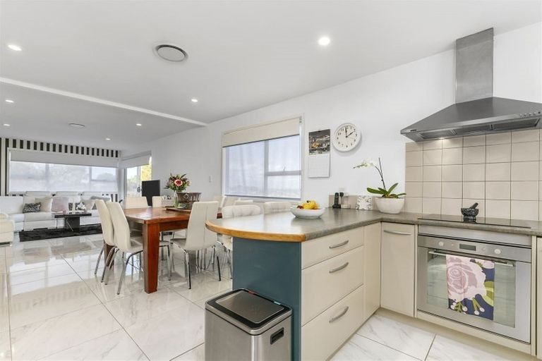 Photo of property in 19 Laurina Road, Sunnynook, Auckland, 0620