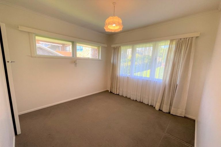 Photo of property in 1/4a Corrella Road, Belmont, Auckland, 0622