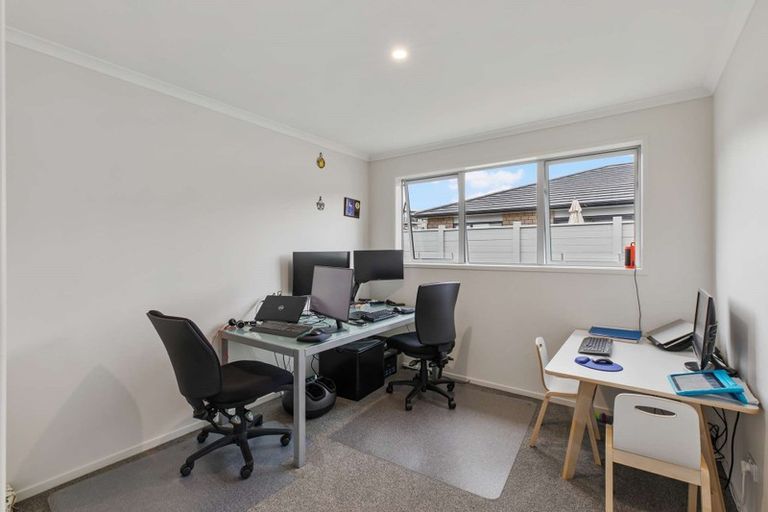 Photo of property in 49 Couldrey Crescent, Red Beach, 0932